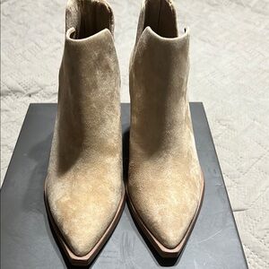Elegant Tan Suede Ankle Boots